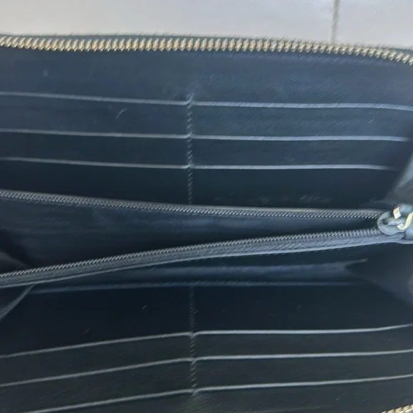 Gucci Quilted Black Zip Wallet - Picture 4 of 6